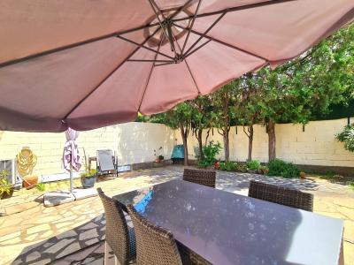 Pleasant City House With 3 Bedrooms, Garage, Courtyard, Garden And Roof Terrace, In A Quiet Area.