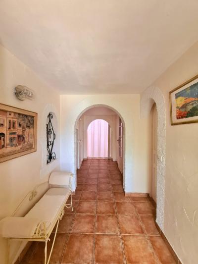 Pleasant City House With 3 Bedrooms, Garage, Courtyard, Garden And Roof Terrace, In A Quiet Area.