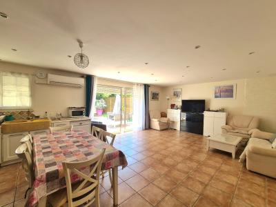 Pleasant City House With 3 Bedrooms, Garage, Courtyard, Garden And Roof Terrace, In A Quiet Area.