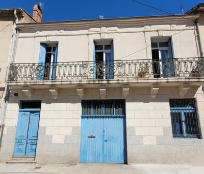 Superb Townhouse With 125 M2 Of Living Space, Garage, Courtyard And Potential For A Studio/gallery.