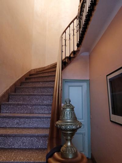 Superb Townhouse With 125 M2 Of Living Space, Garage, Courtyard And Potential For A Studio/gallery.
