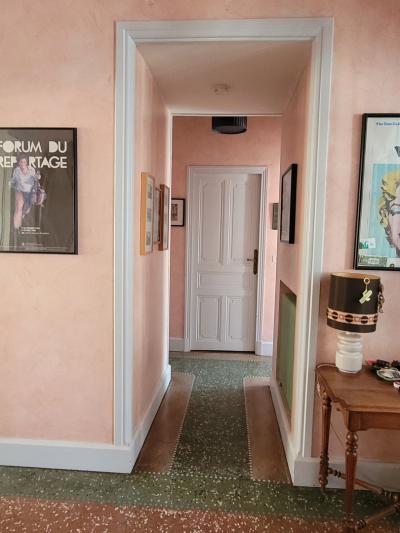 Superb Townhouse With 125 M2 Of Living Space, Garage, Courtyard And Potential For A Studio/gallery.