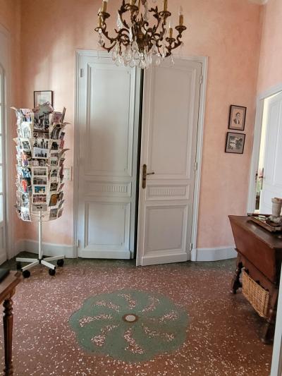 Superb Townhouse With 125 M2 Of Living Space, Garage, Courtyard And Potential For A Studio/gallery.