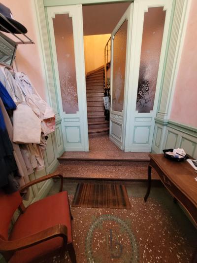 Superb Townhouse With 125 M2 Of Living Space, Garage, Courtyard And Potential For A Studio/gallery.