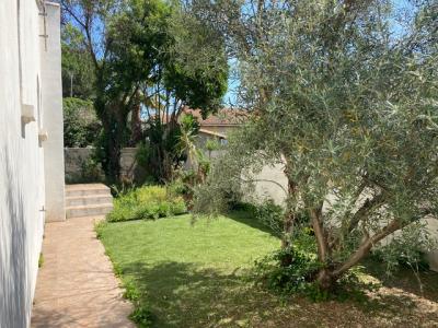 A Lovely Languedocienne Architect Villa With 3 Bedrooms, Garage, Terraces And Courtyard With Pool, O