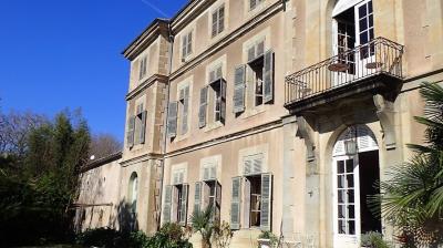 Stunning Domaine On The Canal Du Midi With Chateau, Cottages And Annexes On A Plot Of 5.63 Ha.