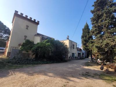 Beautiful Character Property With Tower, Former 13th Century Sheepfold Converted Into A Wine Estate
