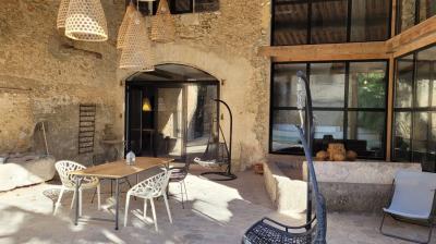 Superb Stone Property Composed Of A Gite Of 120 M2 With A Courtyard And A Beautiful Renovated Barn O