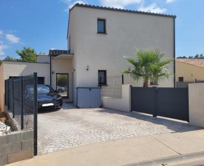 Beautiful Modern And Sophisticated Villa With 4 Bedrooms On A 680 M2 Plot With Pool And Superb Open