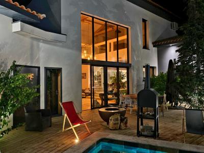 Magnificent Contemporary Villa With Main House And 2 Independent Apartments, On A 1274 M2 Plot With