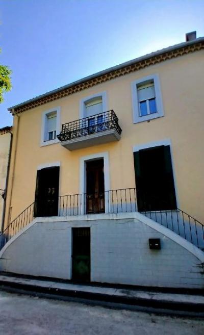 Charming Winegrower\'s House To Modernise Offering 2 Apartments, A Large Garage An Attic And A Spaci