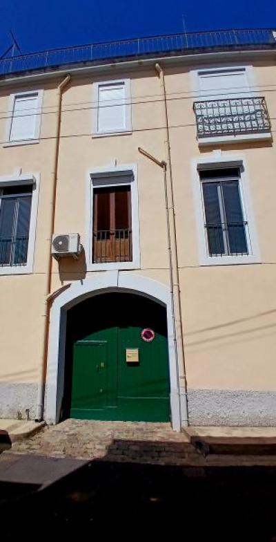 Charming Winegrower\'s House To Modernise Offering 2 Apartments, A Large Garage An Attic And A Spaci
