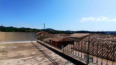 Charming Winegrower\'s House To Modernise Offering 2 Apartments, A Large Garage An Attic And A Spaci