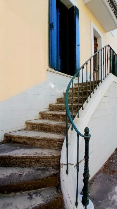 Charming Winegrower\'s House To Modernise Offering 2 Apartments, A Large Garage An Attic And A Spaci