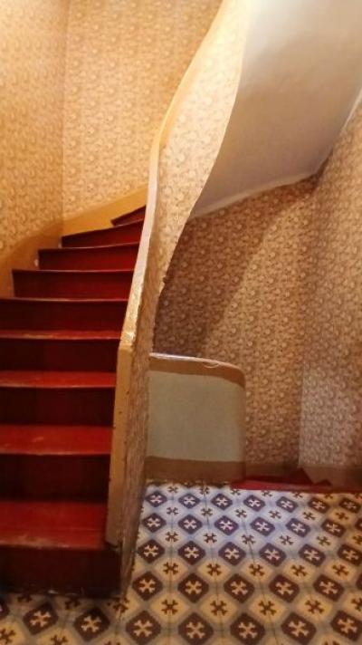Charming Winegrower\'s House To Modernise Offering 2 Apartments, A Large Garage An Attic And A Spaci
