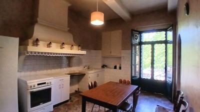 Charming Winegrower\'s House To Modernise Offering 2 Apartments, A Large Garage An Attic And A Spaci