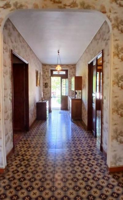 Charming Winegrower\'s House To Modernise Offering 2 Apartments, A Large Garage An Attic And A Spaci