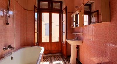 Charming Winegrower\'s House To Modernise Offering 2 Apartments, A Large Garage An Attic And A Spaci