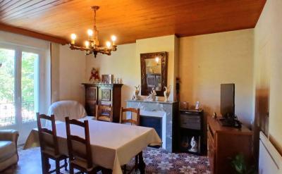 Charming Winegrower\'s House To Modernise Offering 2 Apartments, A Large Garage An Attic And A Spaci