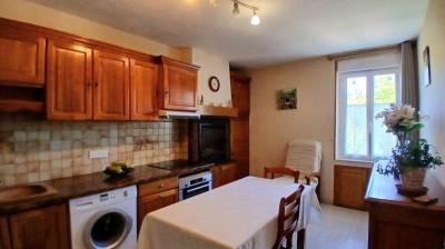 Charming Winegrower\'s House To Modernise Offering 2 Apartments, A Large Garage An Attic And A Spaci