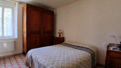 Charming Winegrower\'s House To Modernise Offering 2 Apartments, A Large Garage An Attic And A Spaci