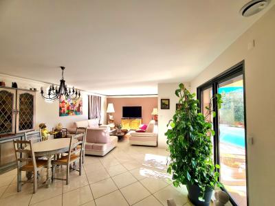 Superb Single Storey Villa With 151 M2 Of Living Space On A 1384 M2 Plot With Pool And Views