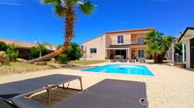 Stunning Languedoc-style Villa With 210 M2 Of Living Space And Independent Guest House, On A Landsca