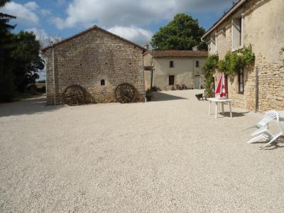 &#8364;396800 - Superb Property With 2 Owners Accommodation, 5 Gites And A Large Swimming Pool