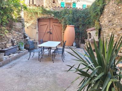 Beautiful Stone House With 177 M2 Of Living Space, Courtyard And Terrace.