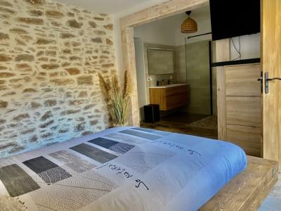 Character Stone Village House, Entirely Renovated, With 200 M2 Of Living Space Offering 4 Bedrooms,