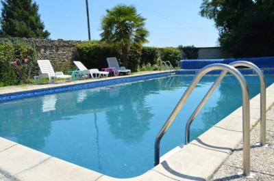 &#8364;396800 - Superb Property With 2 Owners Accommodation, 5 Gites And A Large Swimming Pool