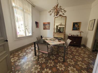 Superb Town House With 300 M2 Of Living Space With Its Former Wine Storehouse, Garden And Swimming P