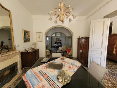 Superb Town House With 300 M2 Of Living Space With Its Former Wine Storehouse, Garden And Swimming P