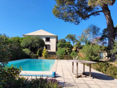 Elegant Winegrower\'s House With 370 M2 Of Living Space On 1548 M2 Of Land With Swimming Pool And Vi