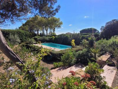 Elegant Winegrower\'s House With 370 M2 Of Living Space On 1548 M2 Of Land With Swimming Pool And Vi