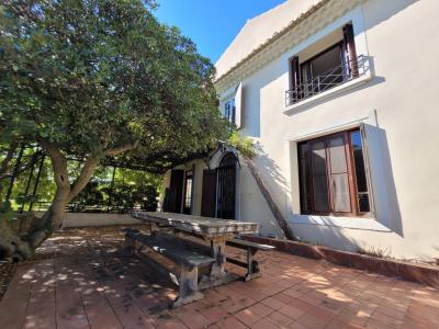 Elegant Winegrower\'s House With 370 M2 Of Living Space On 1548 M2 Of Land With Swimming Pool And Vi