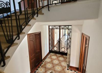 Elegant Winegrower\'s House With 370 M2 Of Living Space On 1548 M2 Of Land With Swimming Pool And Vi