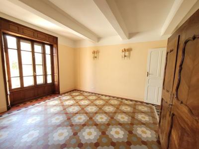 Elegant Winegrower\'s House With 370 M2 Of Living Space On 1548 M2 Of Land With Swimming Pool And Vi