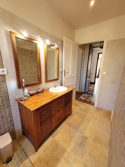 Elegant Winegrower\'s House With 370 M2 Of Living Space On 1548 M2 Of Land With Swimming Pool And Vi