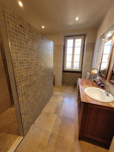 Elegant Winegrower\'s House With 370 M2 Of Living Space On 1548 M2 Of Land With Swimming Pool And Vi