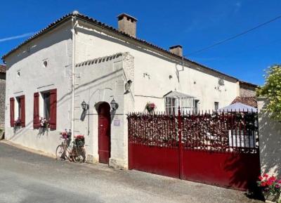 &#8364;178500 - Between Civray & Lizant : Large 5 Bedroom House - Established B&b Business