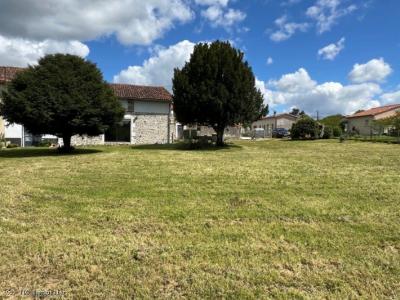 &#8364;115000 - Pretty 2 Bedroom Village House With Enclosed Garden And Lovely Views. Close To Civra