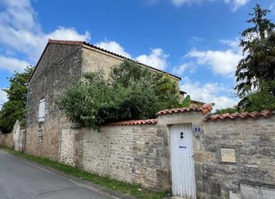 &#8364;265000 - Beautiful Village House With Lovely Exterior And Outbuildings