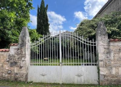 &#8364;265000 - Beautiful Village House With Lovely Exterior And Outbuildings