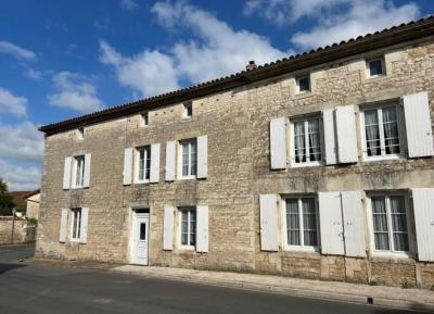 &#8364;265000 - Beautiful Village House With Lovely Exterior And Outbuildings