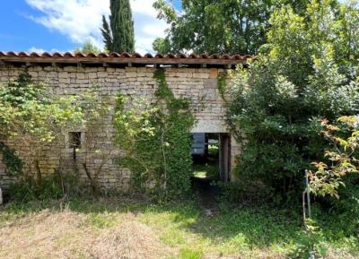 &#8364;265000 - Beautiful Village House With Lovely Exterior And Outbuildings