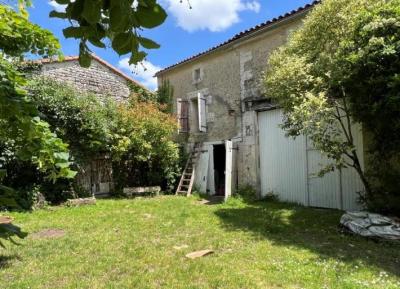 &#8364;265000 - Beautiful Village House With Lovely Exterior And Outbuildings