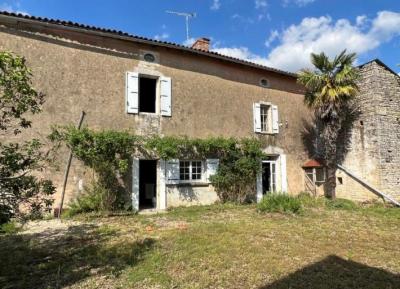 &#8364;117700 - Old 4 Bedroom House With Numerous Outbuildings