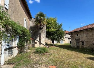 &#8364;117700 - Old 4 Bedroom House With Numerous Outbuildings