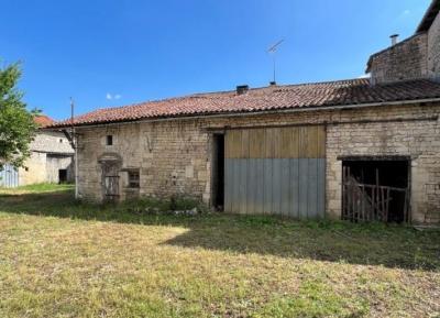 &#8364;117700 - Old 4 Bedroom House With Numerous Outbuildings